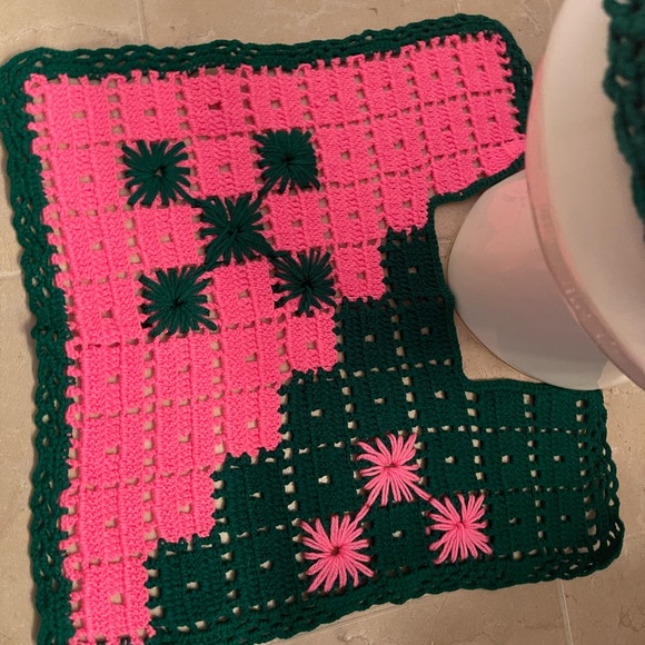 Handmade Crotchet/Knit Bathroom Set - Picture 4 of 4